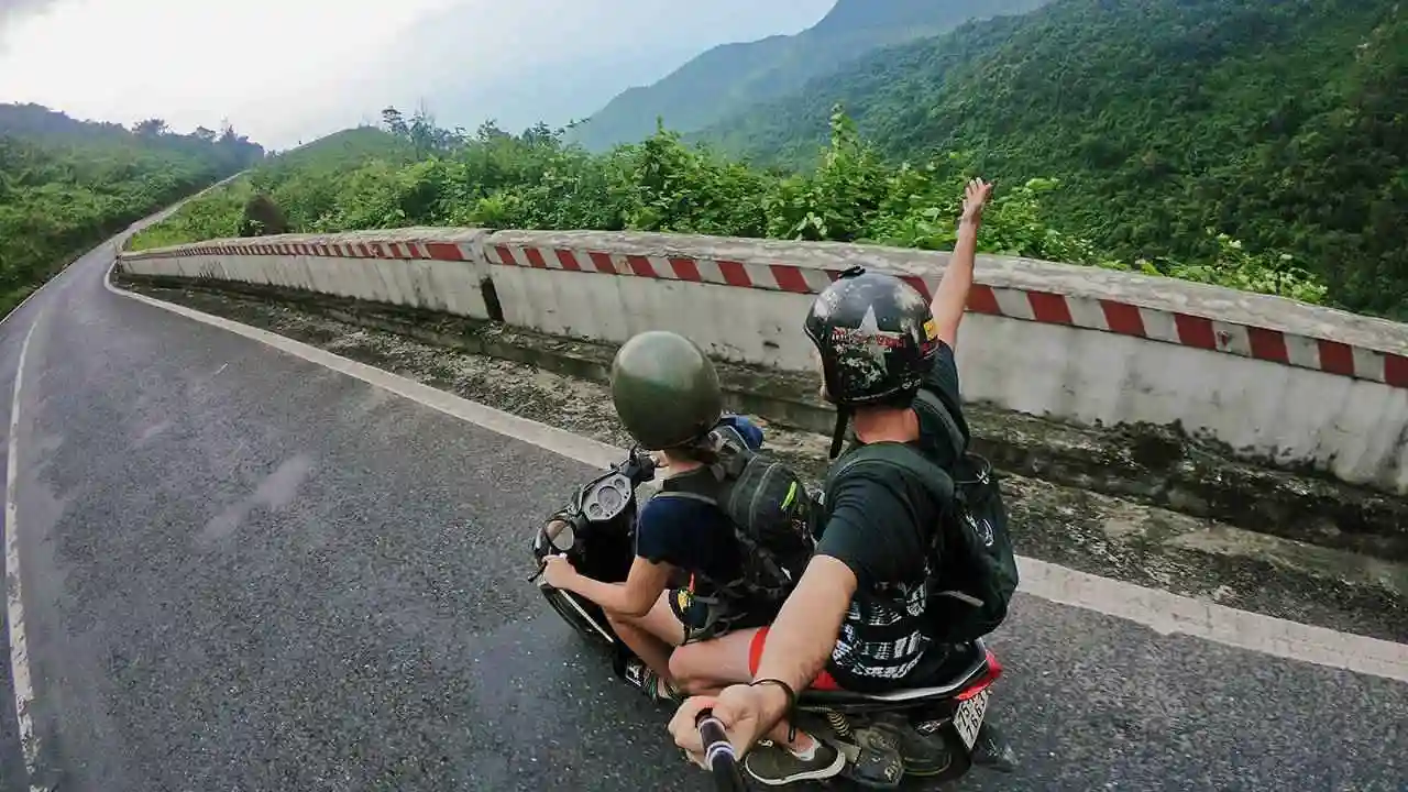 Hollywood Sign Small Group Tour in Luxury Van